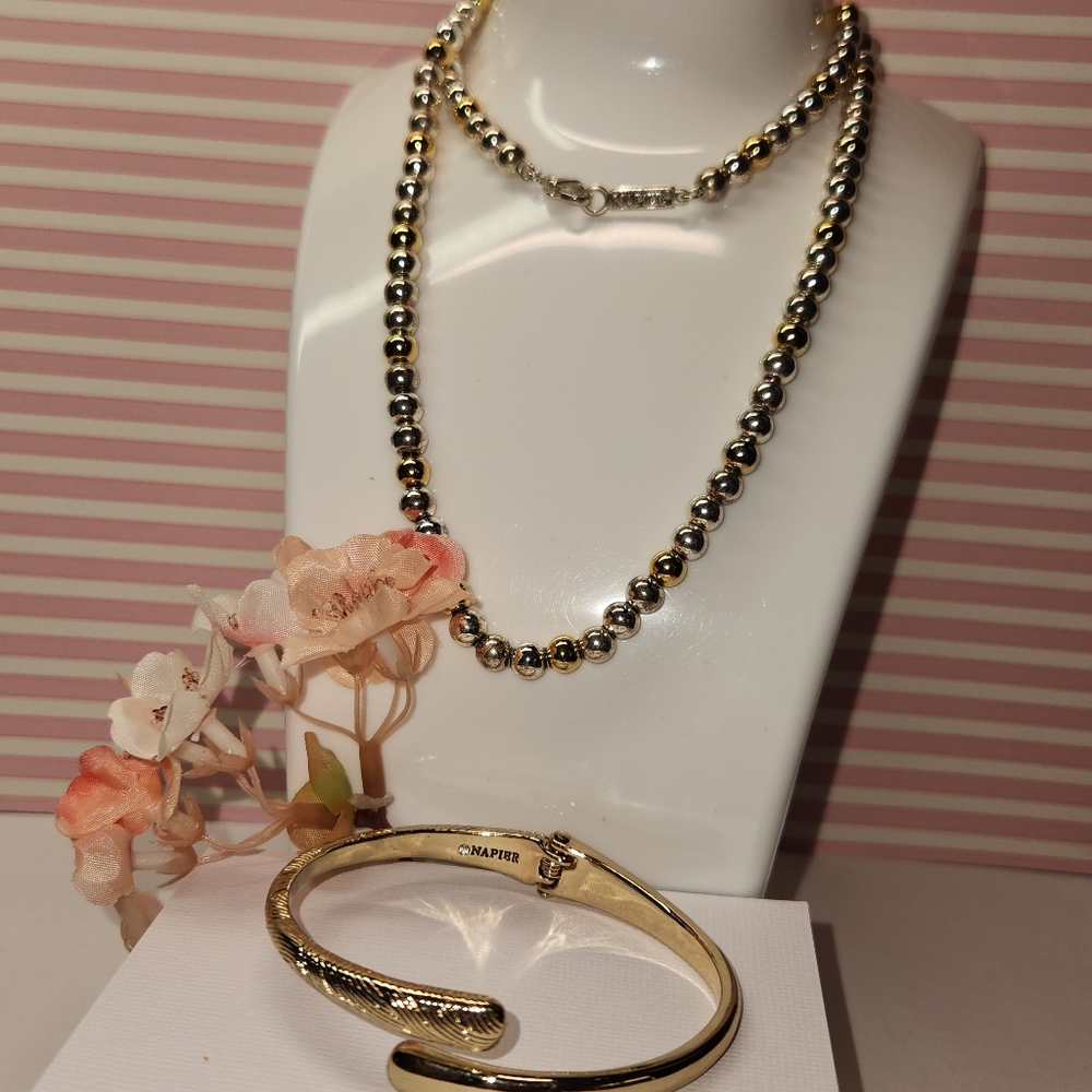#2452, SIGNED NAPIER, RARE SET BEADED NECKLACE 22"IN, & BRACELET 7.5